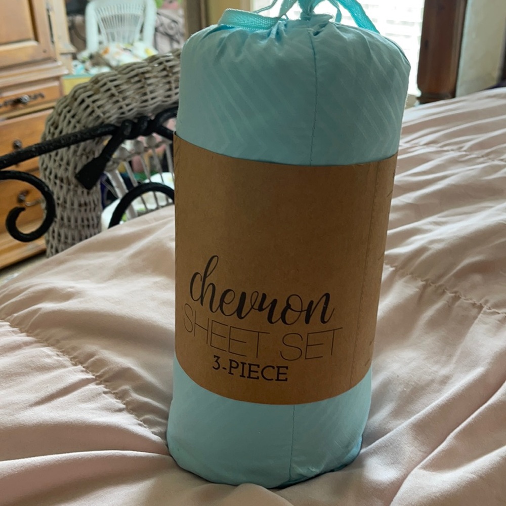 Twin sheet set